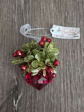 GANZ Red Jewel Kissing Krystals Ornament with Green Glitter Foliage
